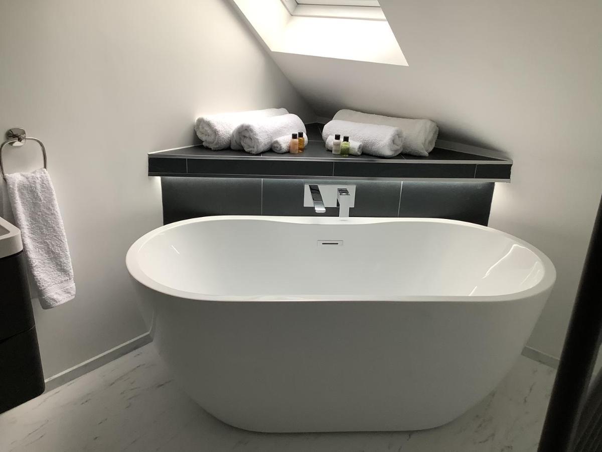 Little London Bed & Breakfast And Glamping Pod Hotel Abercraf Bagian luar foto