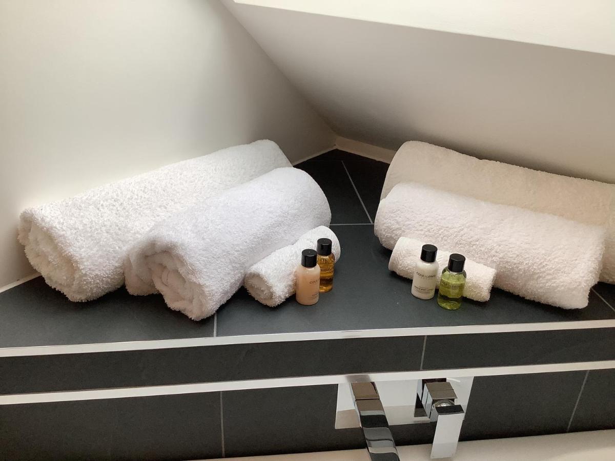 Little London Bed & Breakfast And Glamping Pod Hotel Abercraf Bagian luar foto