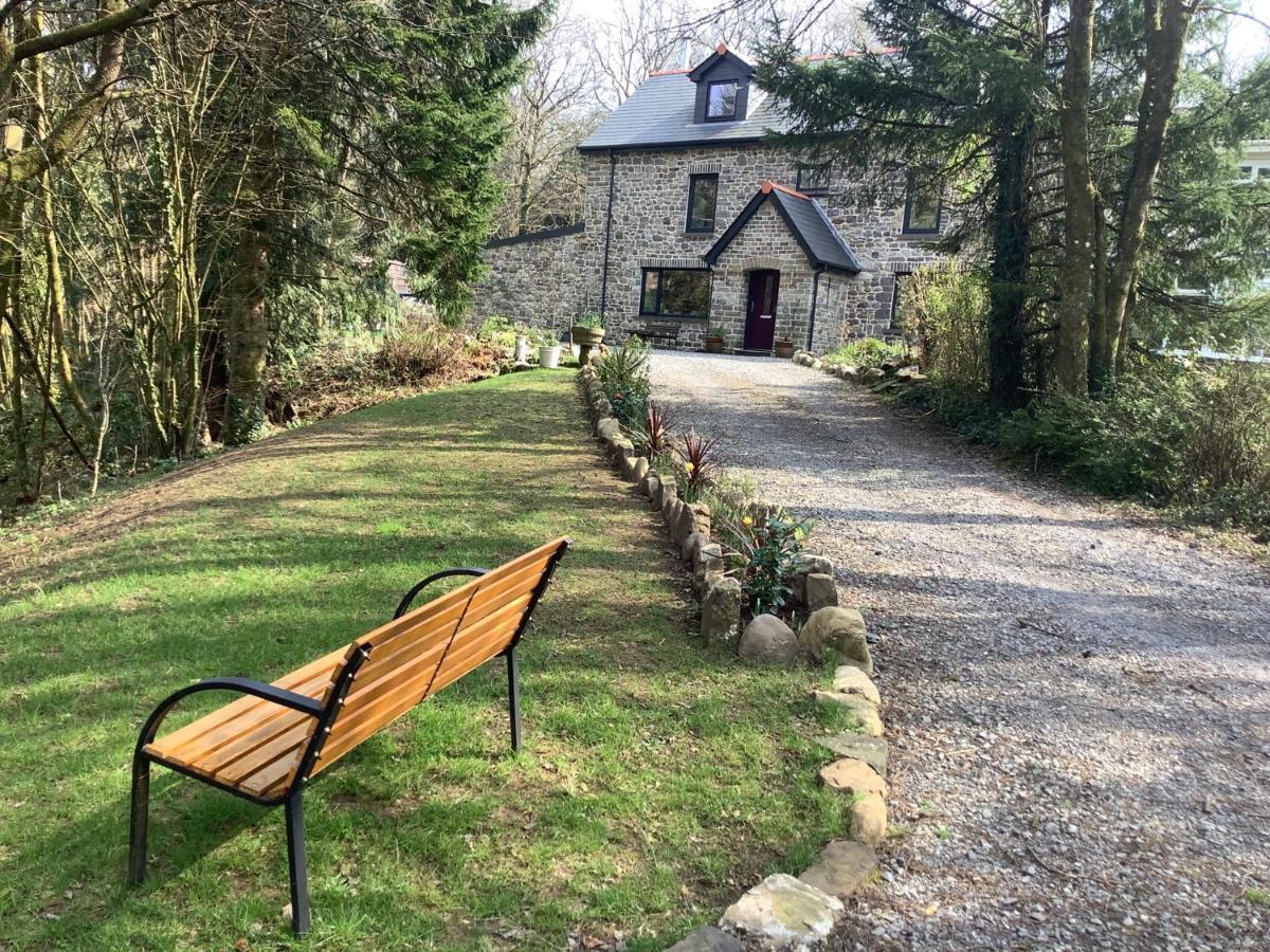 Little London Bed & Breakfast And Glamping Pod Hotel Abercraf Bagian luar foto